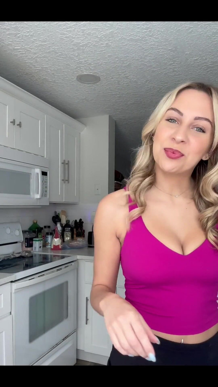 Tiffstreatsxoxo: Peeing in a Mini Starbucks Cup, and Making a Mess!!
