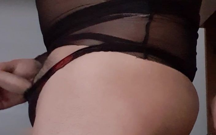 Sexy shinny clothes: Masturbace s robertkem Sissy v černém prádle