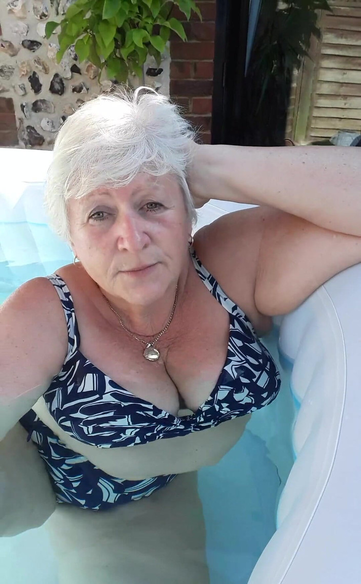 Uk Joolz: Another day, another bikini...oh and the tub