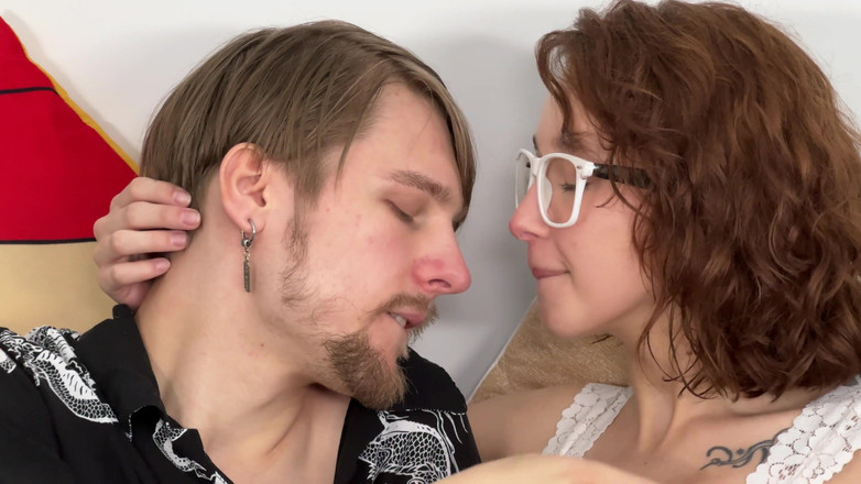 Dirty fantasy: Kleines teen mit brille von ihrem stiefbruer gefickt