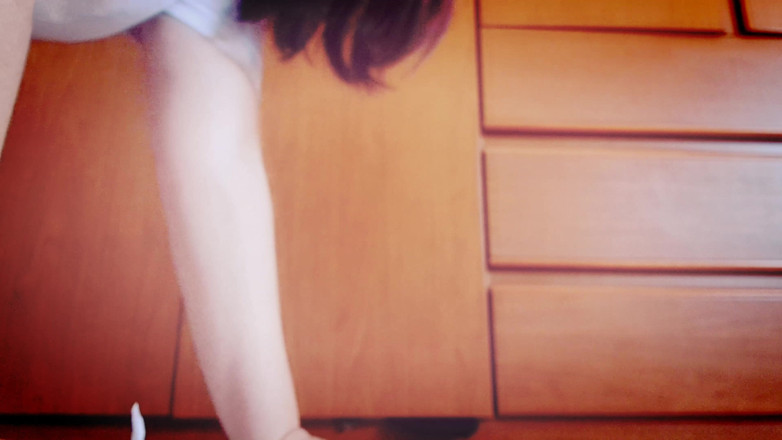 Nicoletta Embassi: 면도 및 갑작스런 충동: Nicoletta, 라이브 면도 및 오줌
