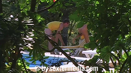 Sextermedia by Pete: Dziewczyna w bikini Cindy chce, aby jej mokry tyłek został...
