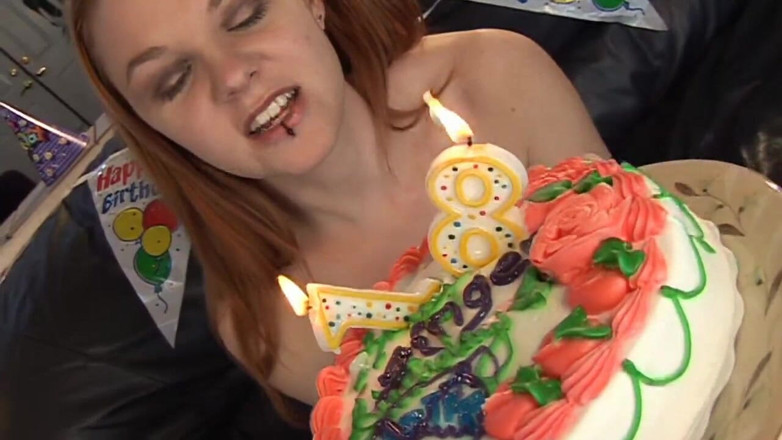 Oldschool X: Endlich 18! Sie bekommt zu ihrem geburtstag eine fickparty!