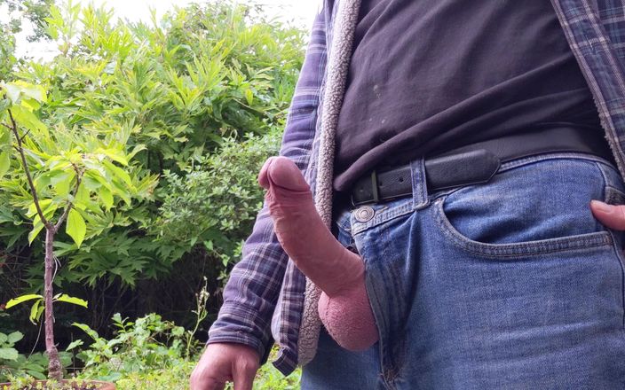 Rockard daddy: Masturbando ao ar livre - se exibindo para vizinhos vestindo jeans...