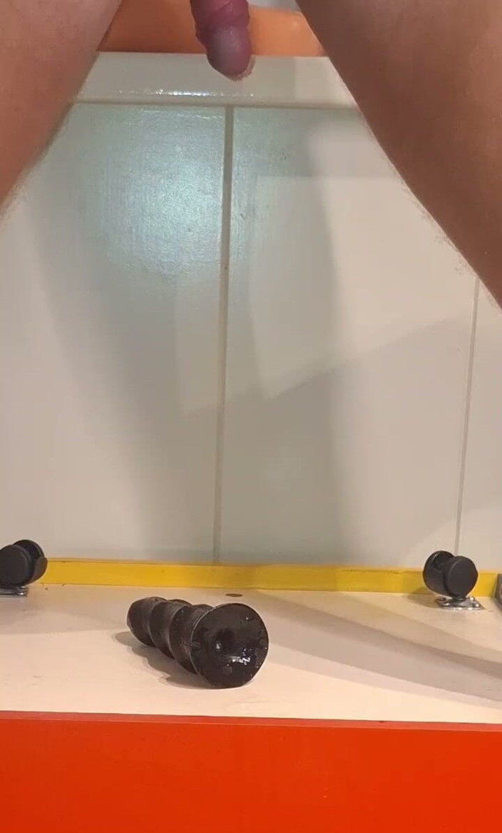 NoFace Twink X: Nahaufnahme! Analspiel twink reitet dildos