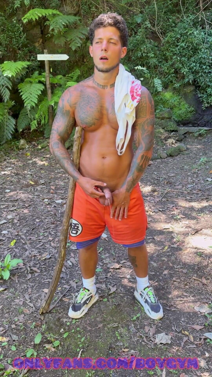 BoyGym: Kencing di hutan lebih dekat!! Kurasa semua orang menemukanku