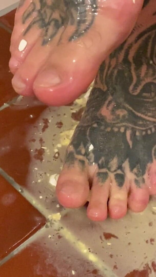 VikingsFeet: Pies vs huevo crudo