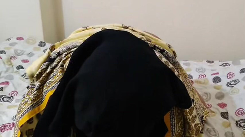 Aria Mia: Tante ngentot aku waktu orang tuaku lagi nggak di rumah