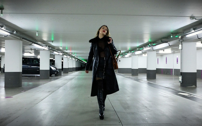 DeesseJulia: 忏悔：女主人的内心生活 - 女主人julia