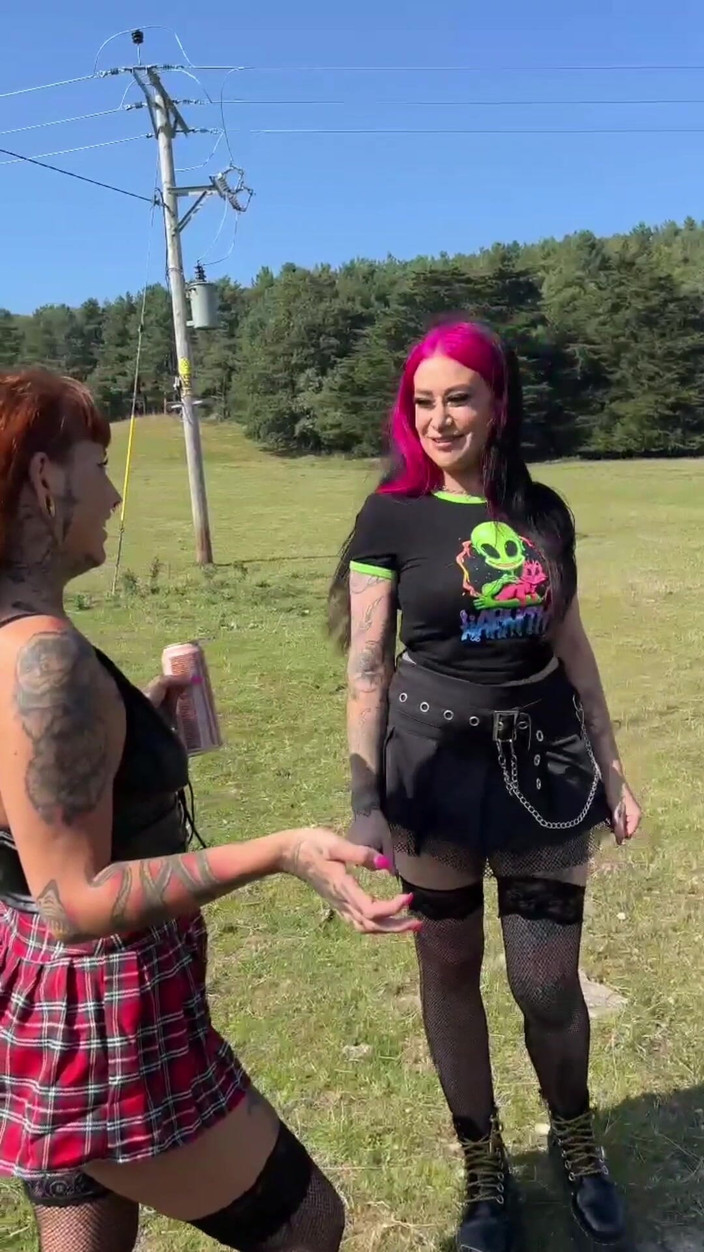 Yourfavecumslut: İki gotik çiş için çaresiz