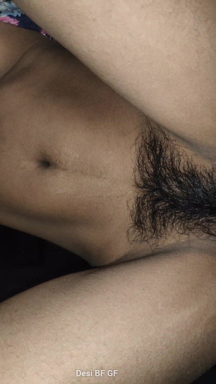 Manoj12015: Sugând pizda roz cremoasă păroasă a iubitei mele și mă joc...