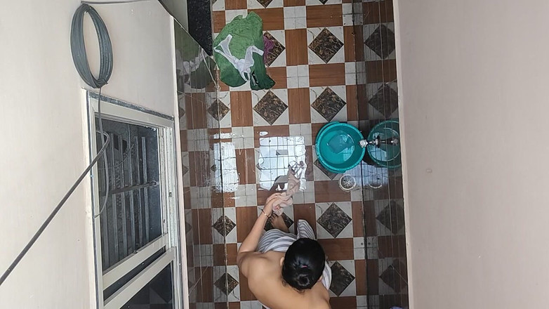 Crystalcouple: Ho visto la cognata del vicino fare un bagno