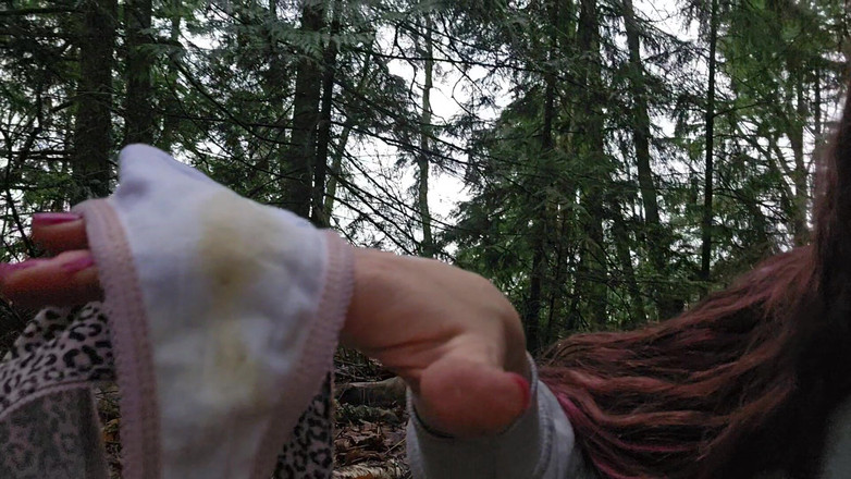 Nerdy_faery: Pejalan kaki di barefoot dengan celana dalam thong yang nakal