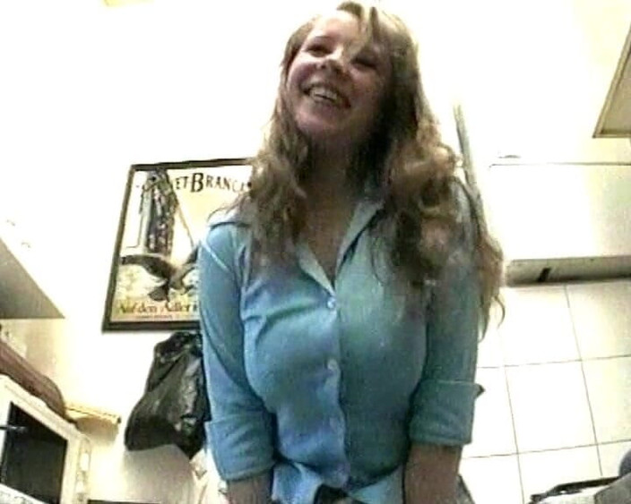 Busty German Sluts: Домашня сесія з пишною німецькою красунею