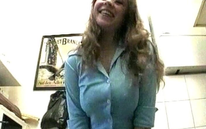 Busty German Sluts: Sessione fatta in casa con una ragazza tedesca formosa