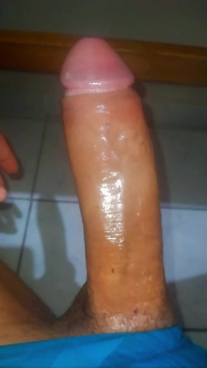 Naughty Cock: Ejaculare Uitându-se la videoclipurile prietenilor. Întrebam dacă soția lui este de...