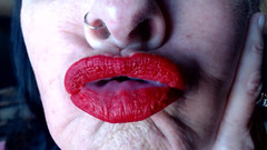 Abby Anna: Applicazione di rossetto rosso labbra anatra calda fumo milf