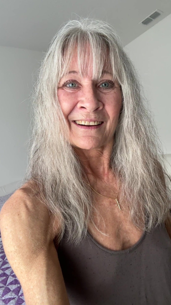 Leilani Lei: Chúc mừng thứ tư!