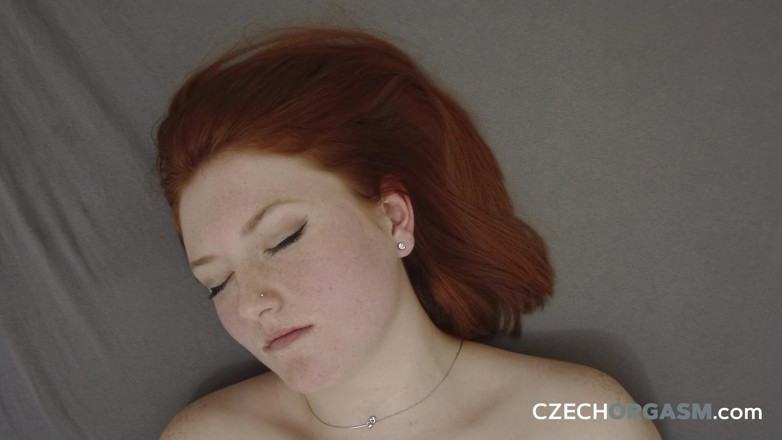 Czech Orgasm: Czeski orgazm 117 chuda blondynka solarium niespodzianka - zabawa z jej stopami...