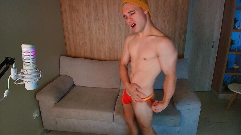 Max_Russell: Красивый Русский Парень Хвастается Мышцами И Попой