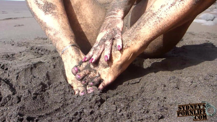 Sydneys porn life: Pies sucios, suelas y fetiche de culo en la playa...