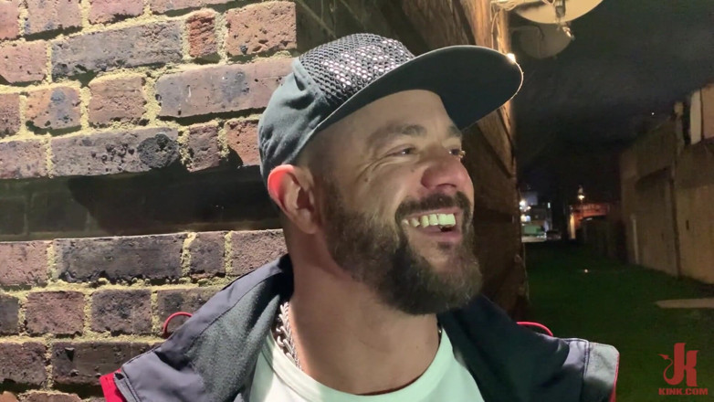 Kinky Bites Gay: Ya, Tuan: Scott Wild dan Kai Marcos - mentah