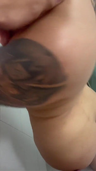 POV - Casal Amador Colombiano Faz Sexo Rápido No Chuveiro