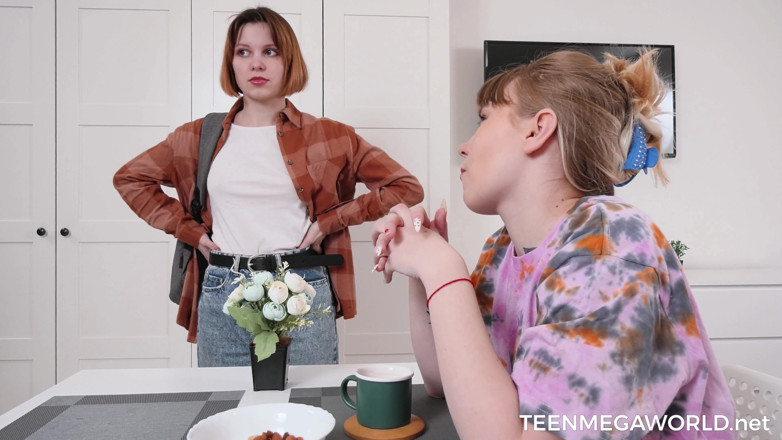 Teen Mega World: Le thé et le sexe sont les meilleurs médicaments