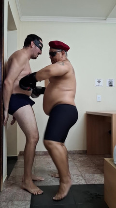 Punchbagplz: Căpitanul Dominator X Jobber, fals Gutpunch