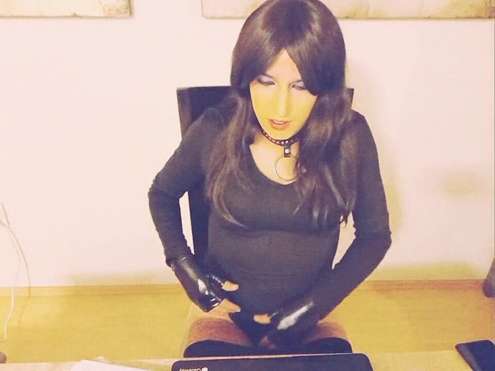 Tammy sissy slave: Bogata masturbacja w domu