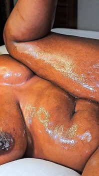 88 yaşındaki nine eşcinsel bir doktor tarafından her iki delikten sikiliyor