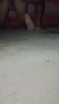 Ma femme et moi dans une maison abandonnée la nuit