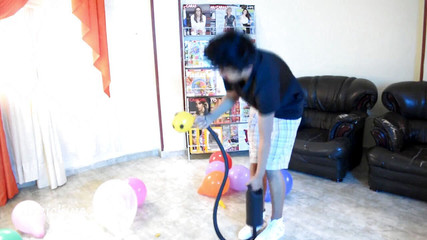 Dreichwe: Drcení balónků botami