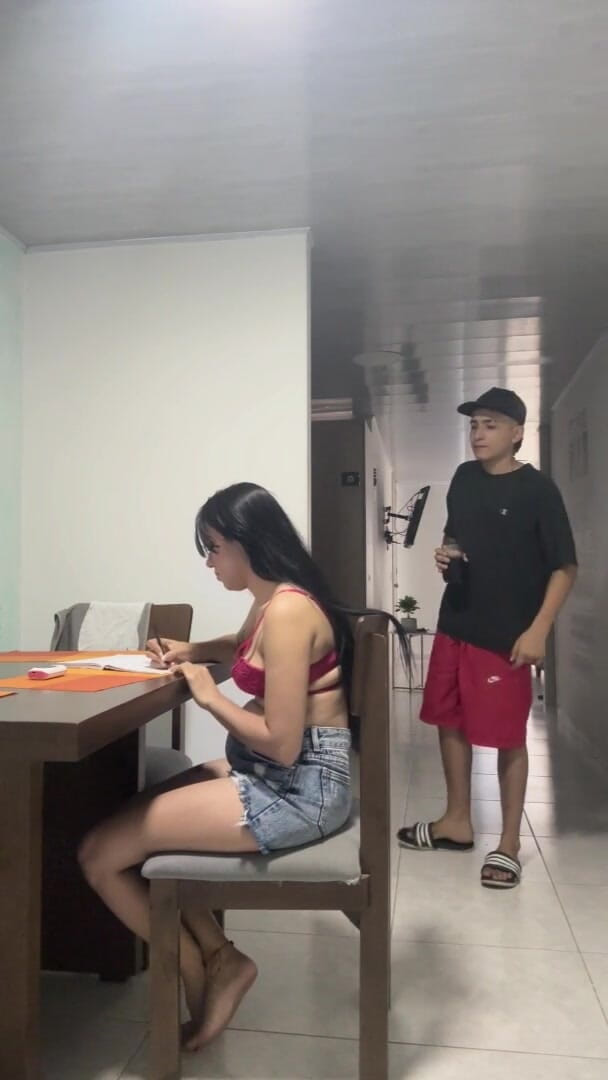 Lunaandmax: 숙제를 할 수 있는 전여친의 배다른여부