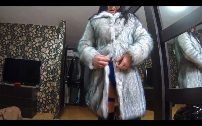MilfyCalla: Milfycalla- Face Fuck,cum Play While Wearing a Hot Grey Fur-coat