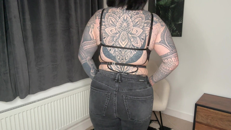 Miss Valentina: Džínové džíny JOI