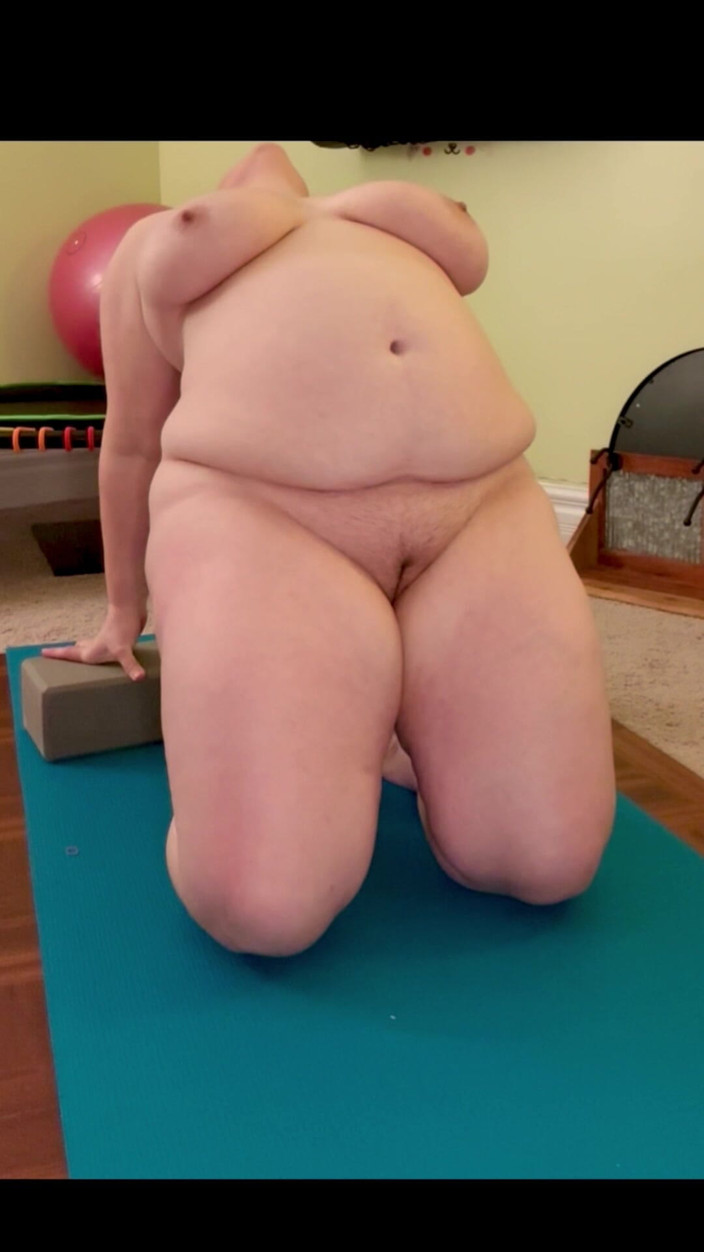 SadieMarriedLady: Naken yoga med Sadie
