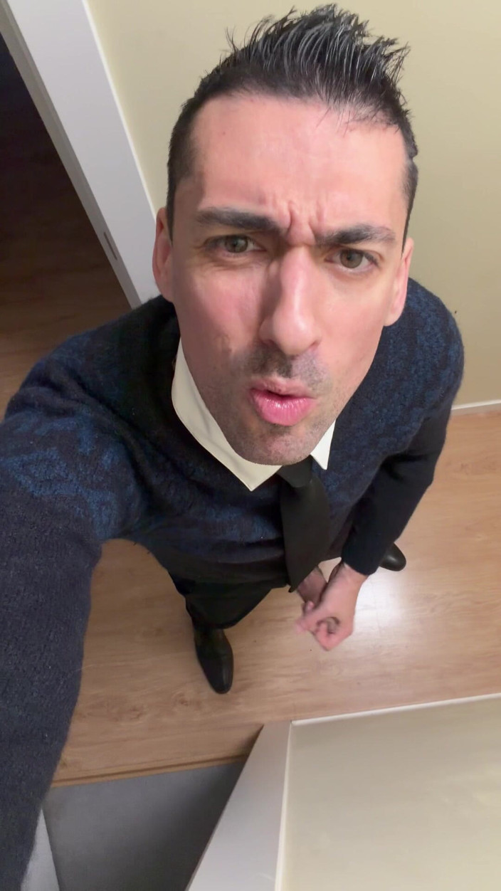 Liam Harding: Stepdaddy Showing off Big Cock and Pissing