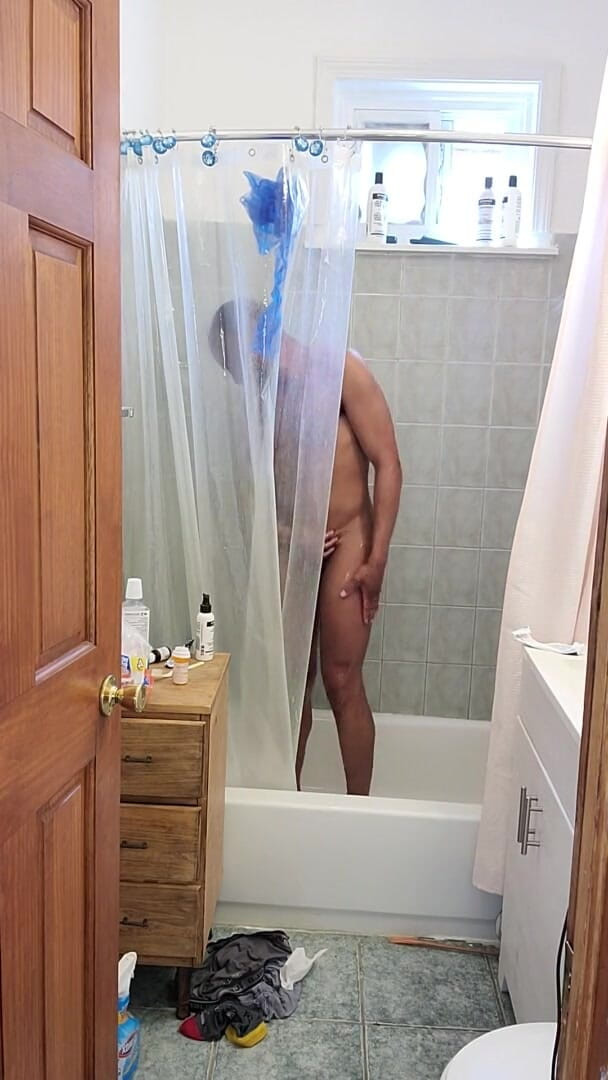 Kennie Jai: Kenniejai face duș pentru tine