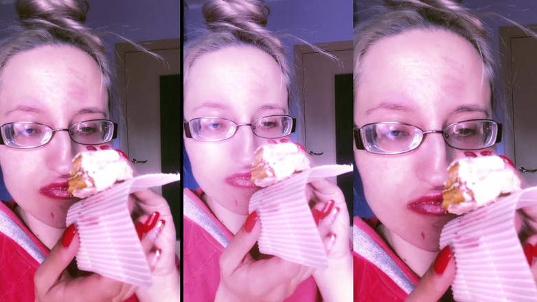 FinDom Goaldigger: Асмр червона помада і міні торт їдять