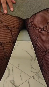 Joacă cu pizda ei sexy