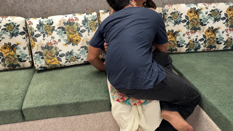 Hornycouple149: IL RAGAZZO DELLA MATRIgna - la premurosa MILF saara lascia che...