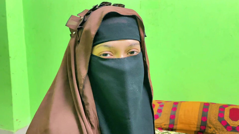 Riya Chowdhury: नकाब हुकअप - हॉट एशियाई लड़की अपने कामुक आदमी को अच्छा जोरदार सेक्स दिखाती है