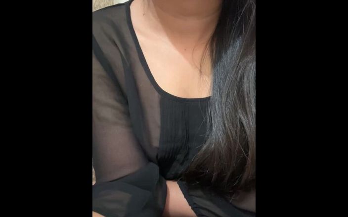 Indian Tubes: Подруга принимает прозрачное платье для бойфренда.