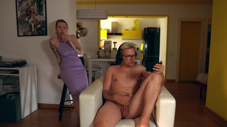 Toma Mur: Nevlastní máma přistihla nevlastního syna při honění, připojí se k...