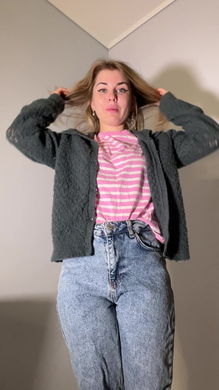 Misty Phoenix: Você está sentado lá, e eu estou me vestindo para...