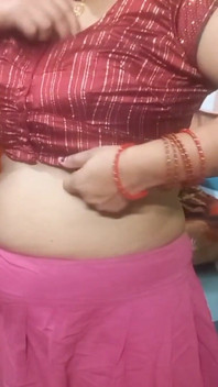 Un indiano molto bello in Sari rosso