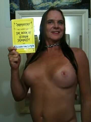 Lizzy Yum: Liz - spogliarello