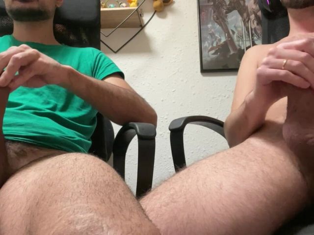 Cumming Hot Watching Porn (Nenes gaymers)