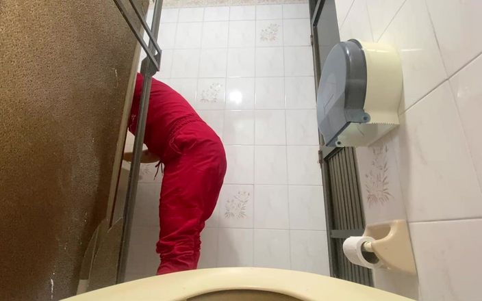 IRINA 69 STAR: Merekam suster lagi kencing di kamar mandi rumah sakit (cewek semok)